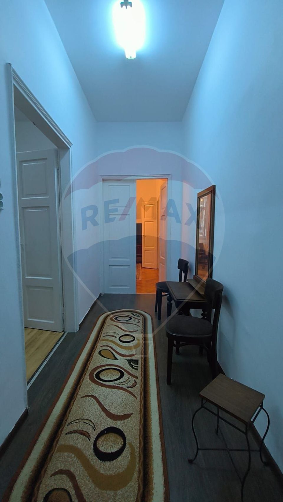 Casă cu 3 camere de vânzare în zona Centrală