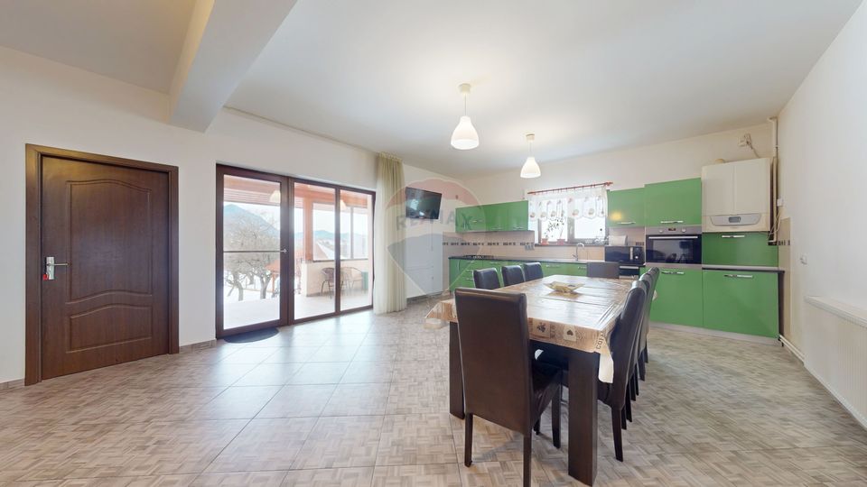 Casă de vacanță/Pensiune | Bran | 728 mp curte