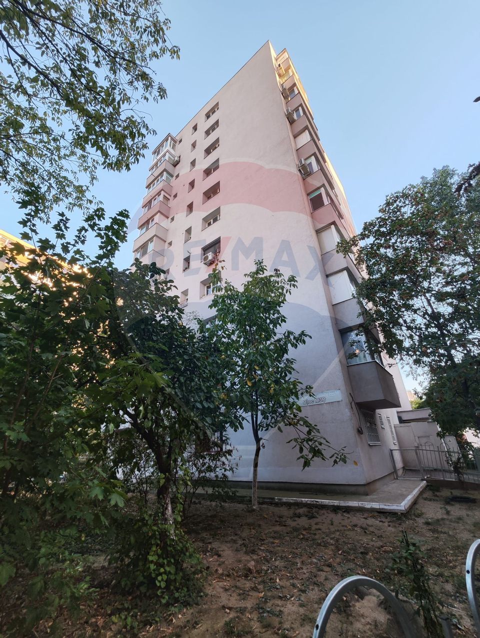 Apartament cu 3 camere de vânzare în zona 1 Decembrie 1918