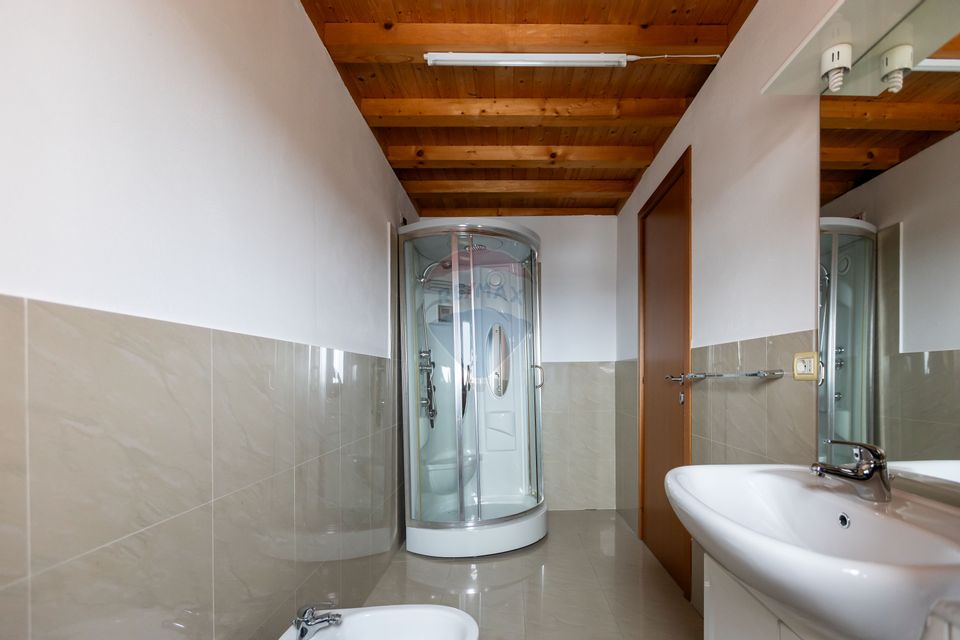 8 room House / Villa for sale