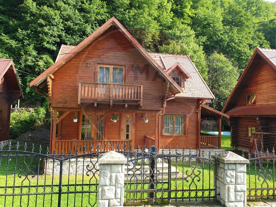 WoodHouse din Slanic-Moldova DE VANZARE