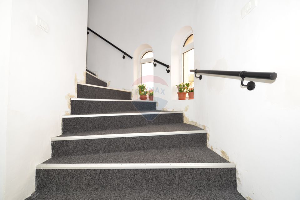 Spațiu comercial 13 camere de vanzare in Drumul Taberei Bdul Timisoara