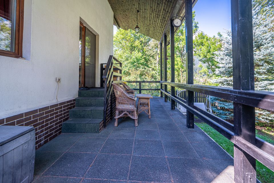 Casă P+M cu 6 camere în Bușteni - Zona Zamora