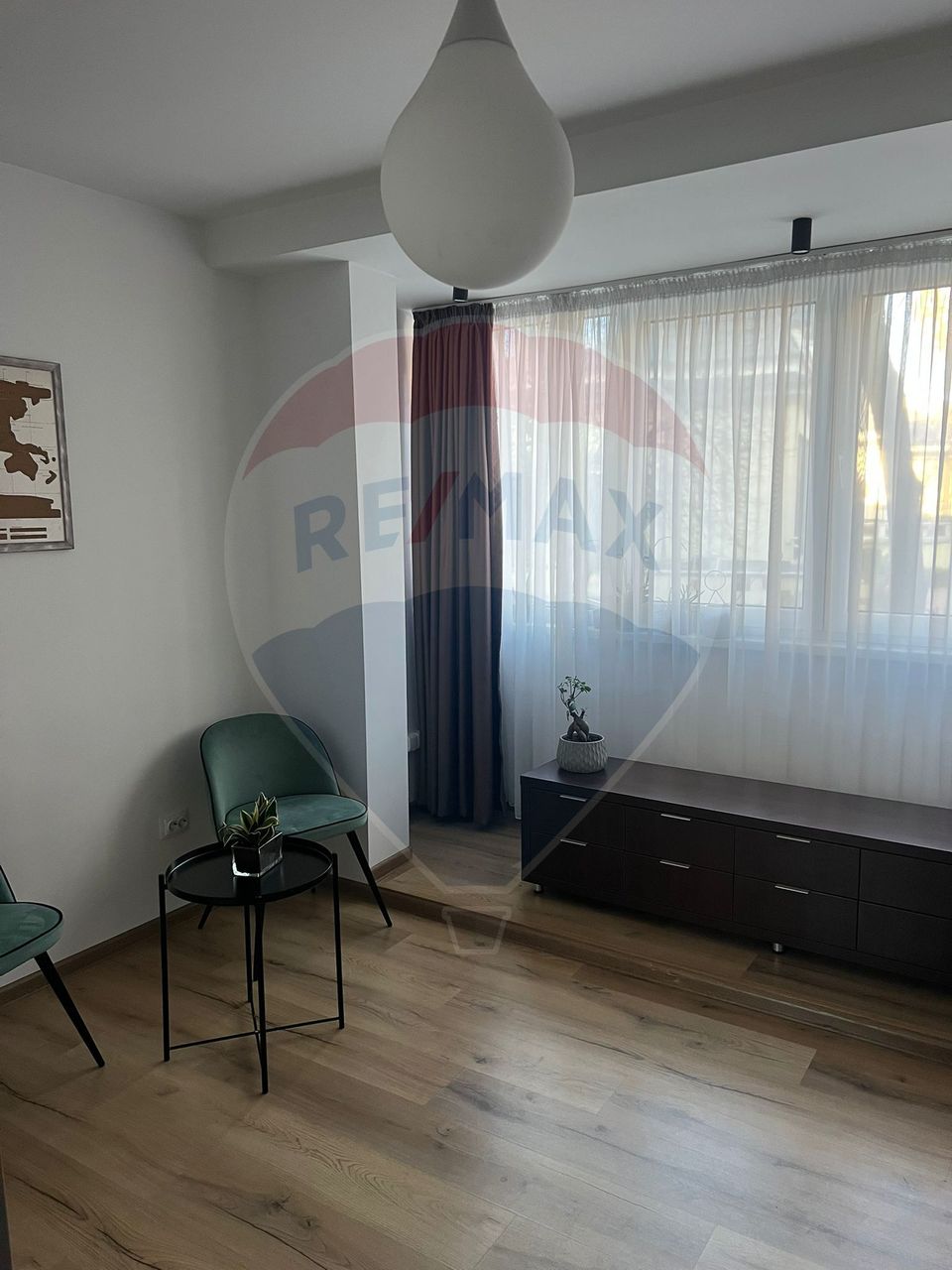 Apartament cu 3 camere de închiriat în zona Stirbei Voda