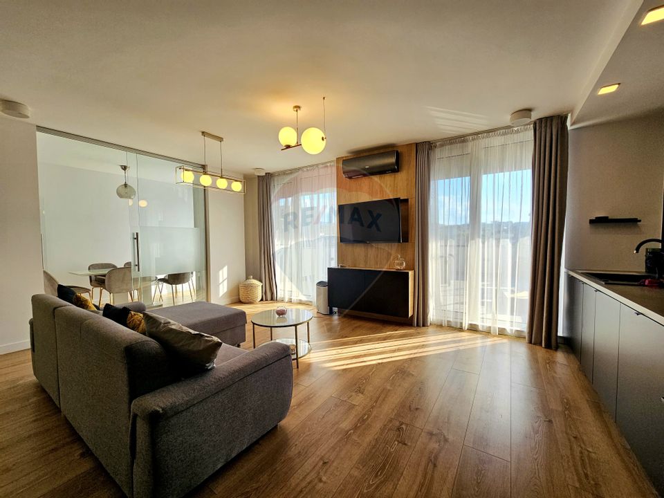 Penthouse superb cu 4 camere de închiriat în zona Andrei Muresanu