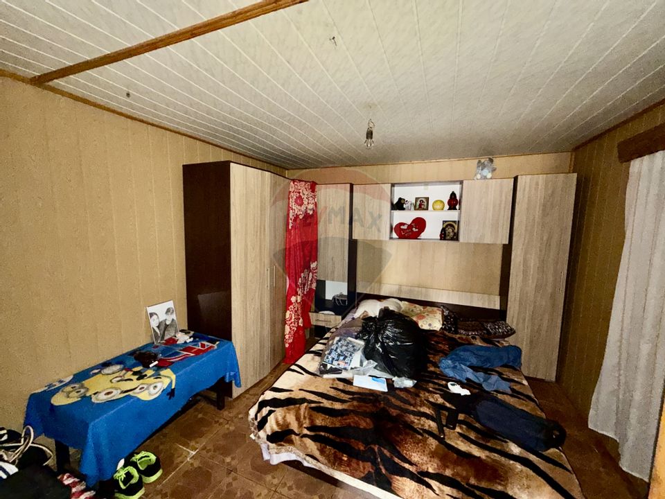 Casă cu 4 camere si teren 7727 mp Blidari