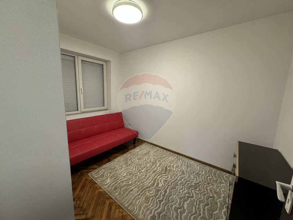 Apartament cu 3 camere Bulevardul Bucuresti