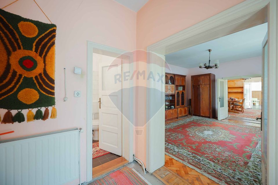 Casă cu 5 camere,489 mp teren de vânzare, în zona Ioșia, Prima Shops