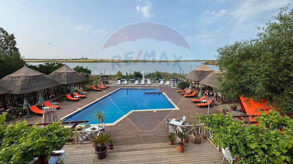 Hotel - Pensiune cu 14 duplexuri  de vânzare  CASA CU STUF Olimp