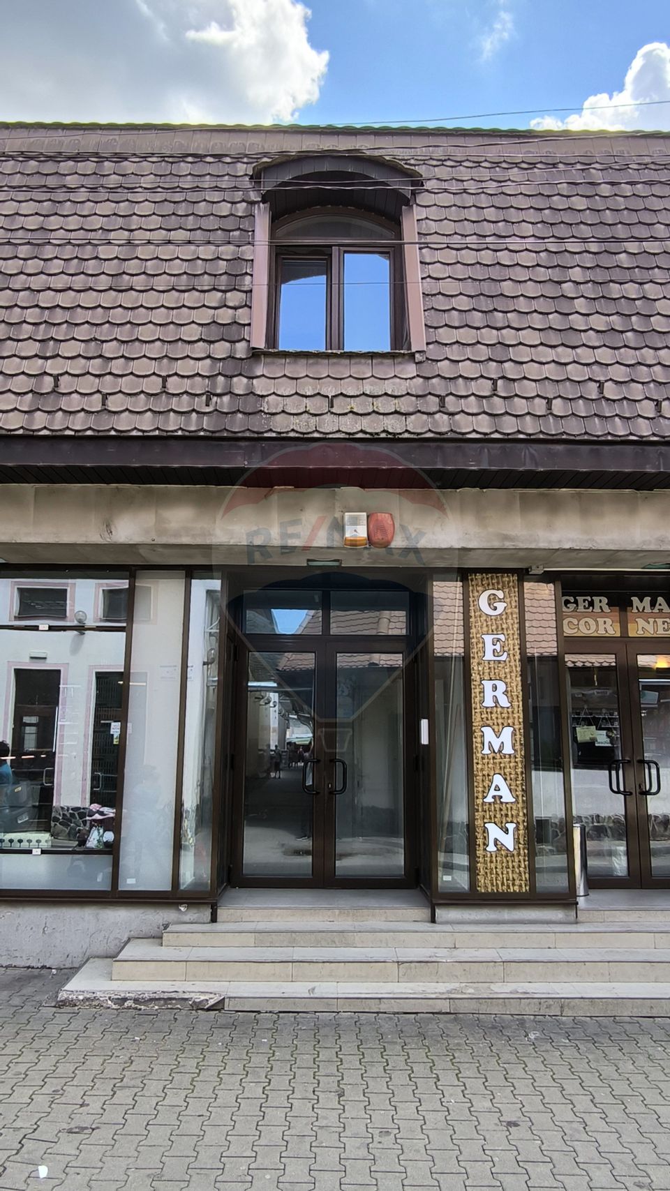 190sq.m Commercial Space for rent, Central area