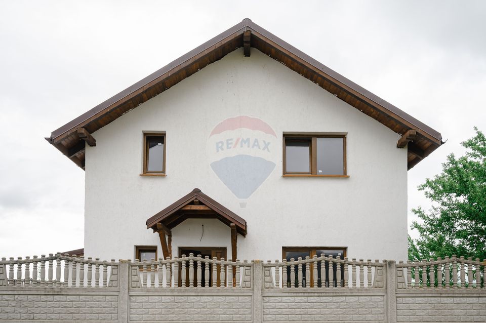 Casă individuală și luminoasă cu 4 camere în Tărlungeni