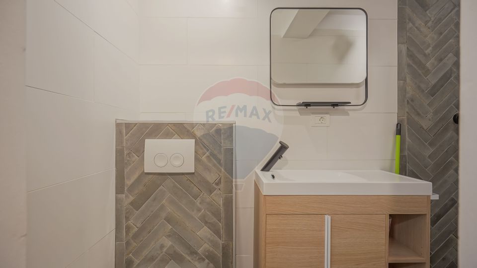 Investiție: apartament renovat în două studiouri separate, Schei