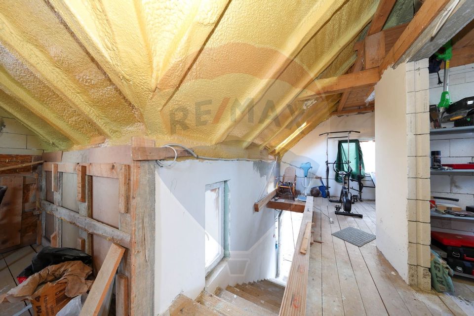 2 case cu curte proprie - locație centrala