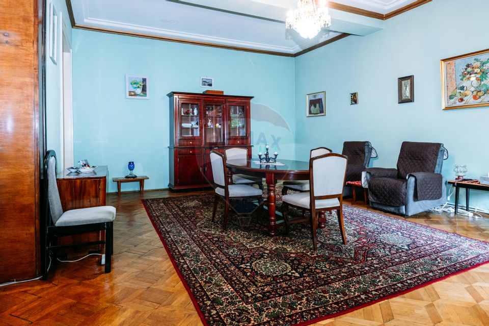Apartament spațios cu grădină proprie într-o vilă interbelică renovată