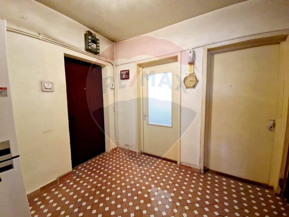 Apartament  4 camere / 75 mp / decomandat/  zona 1 Mai / 2 bai / 4 / 4