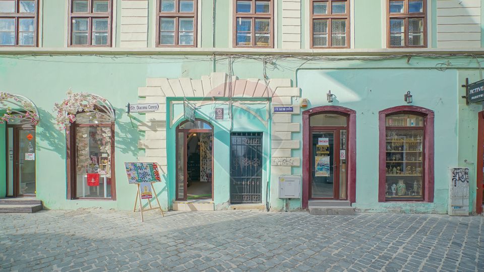 REZERVAT! Apartament pretabil 2 unitati de cazare, colț cu Republicii