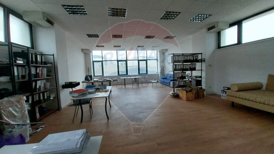 1,200sq.m Office Space for rent, Universitate area