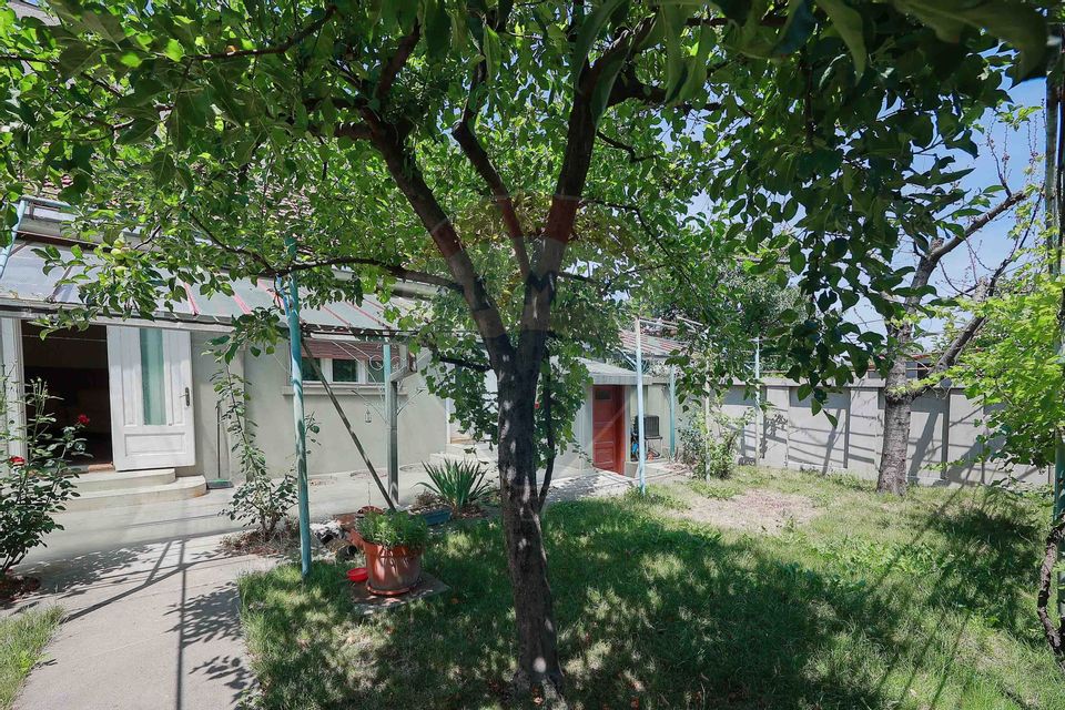 Casă cu 5 camere,489 mp teren de vânzare, în zona Ioșia, Prima Shops