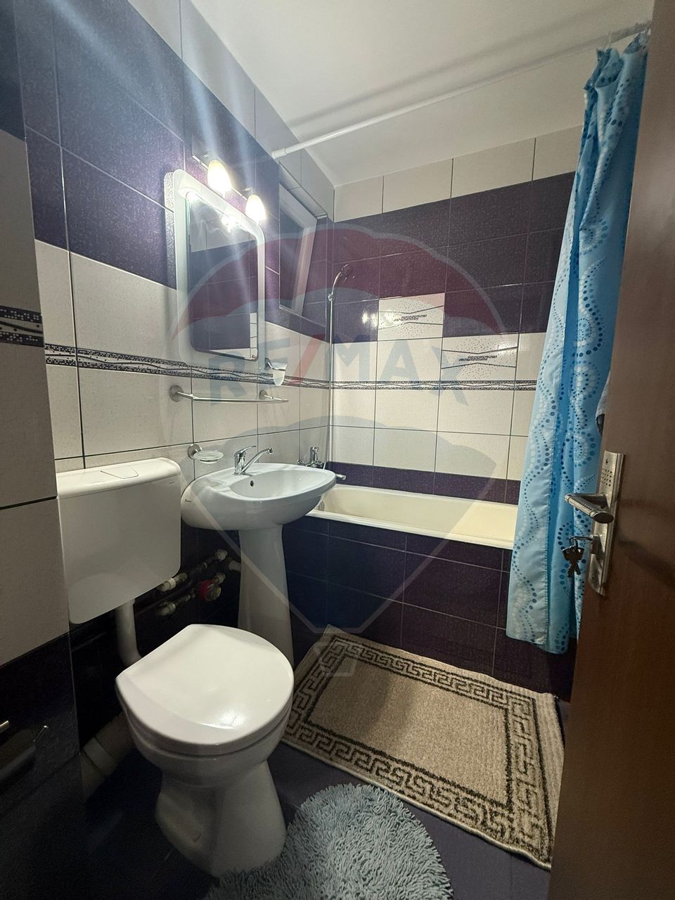 Apartament cu 3 camere de închiriat în zona Central