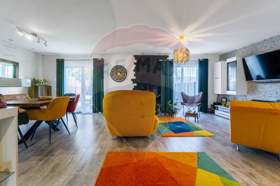 Casă / Vilă cu 4 camere de vânzare în zona Central