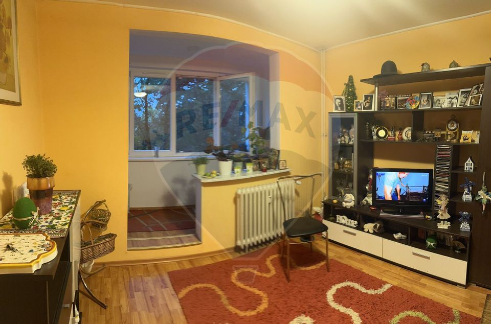 Apartament cu 4 camere de vânzare în zona Titan