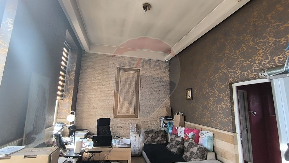 129sq.m Commercial Space for sale, Semicentral area