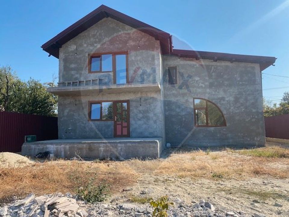 Casă / Vilă cu 5 camere de vânzare