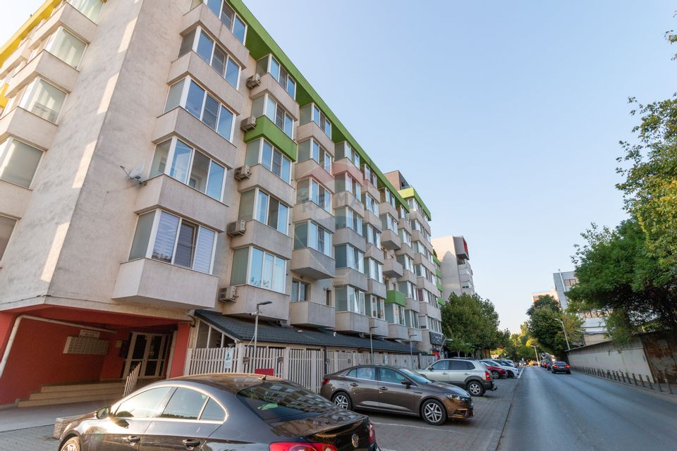 Apartament 2 camere, mobilat, str. Luica, posibilitate parcare