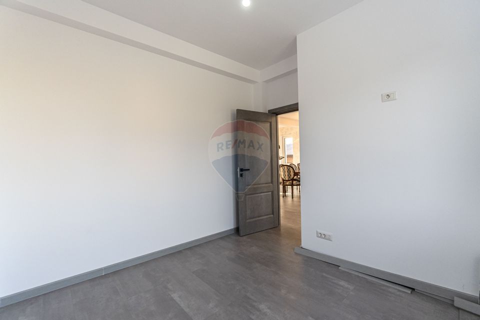 CASE NOI ÎN ARHITECTURĂ ALPINO-MODERNĂ CU ALEE PRIVATA | CRISTIAN