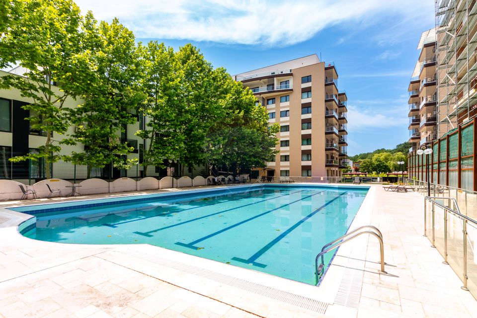 Apartament cu 3 camere de vanzare, langa padure, piscina, loc de joaca