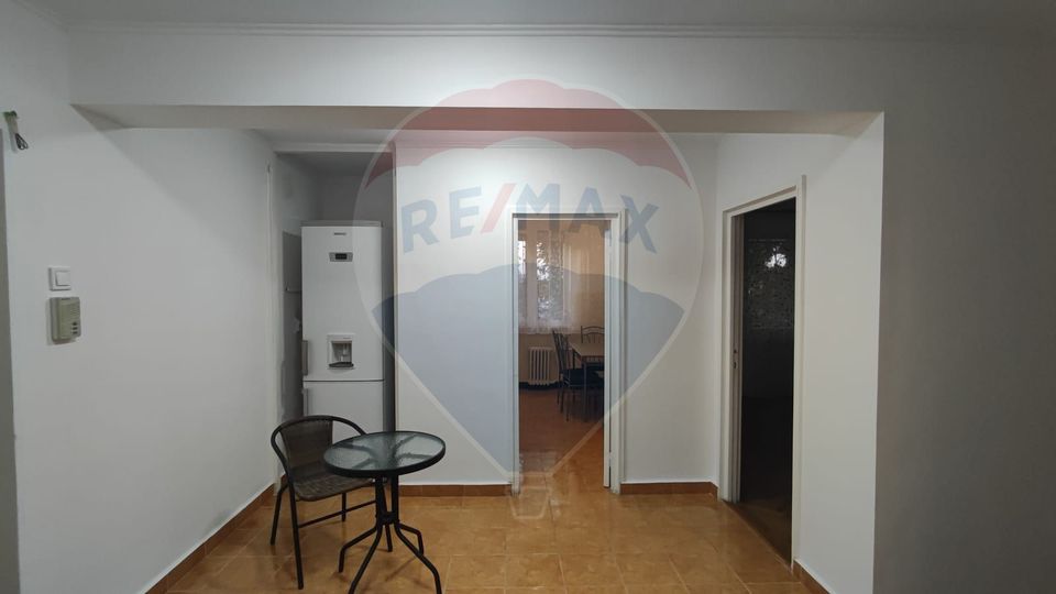 De inchiriat apartament 3 camere spatios  etaj 1 Splaiul Crisanei