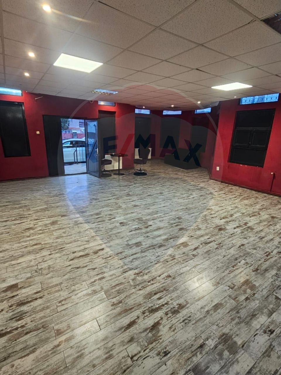 100sq.m Commercial Space for rent