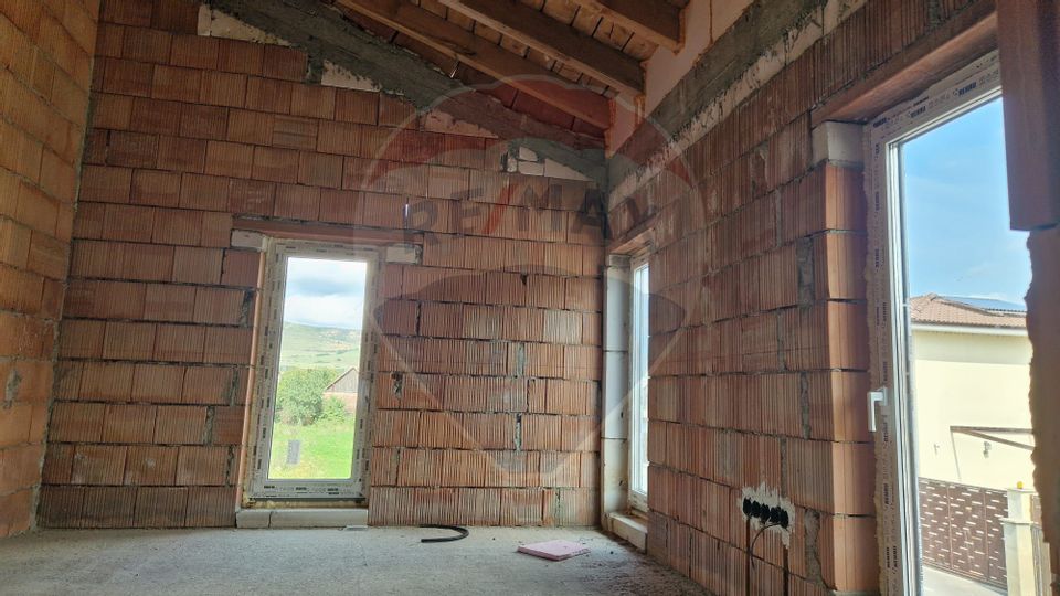 Casă / Vilă cu 4 camere de vânzare