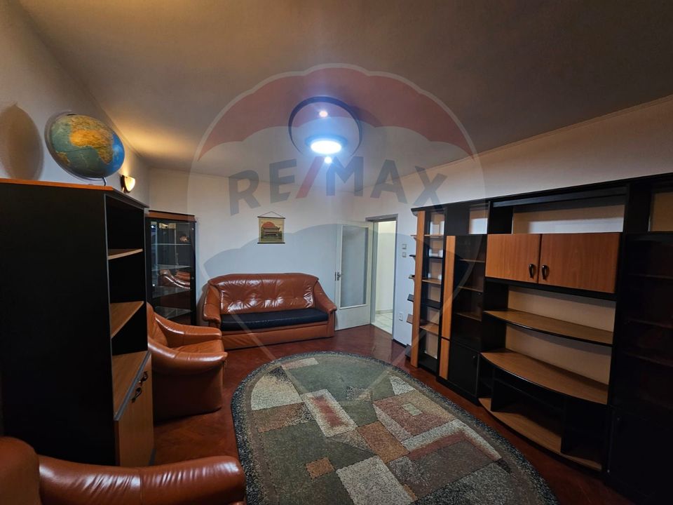Apartament cu 3 camere de închiriat în zona Berceni