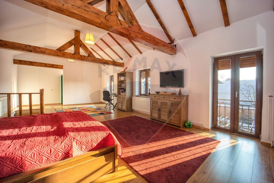 Casă cu două corpuri, teren 835 mp, str. I.L. Caragiale, Râșnov