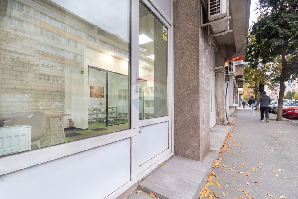 Commercial space with showcase, Gara de Nord train station