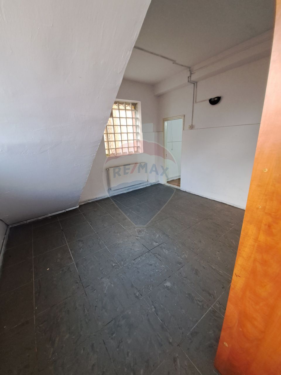 160sq.m Commercial Space for rent, 1 Mai area