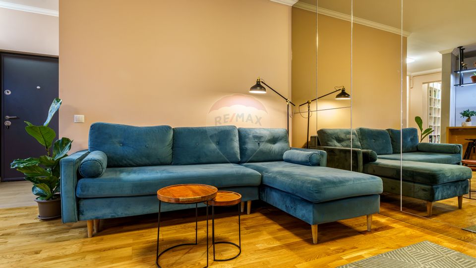 Apartament cu 3 camere de vânzare în zona Semicentral