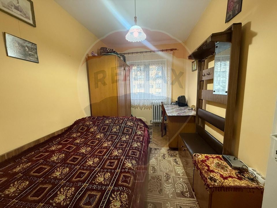Apartament cu 3 camere de vânzare în zona Valea Aurie
