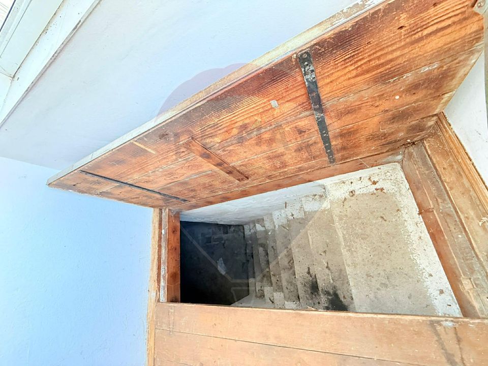 Casă de vanzare cu curte | 4 camere | Zona Gorjului | Teren generos