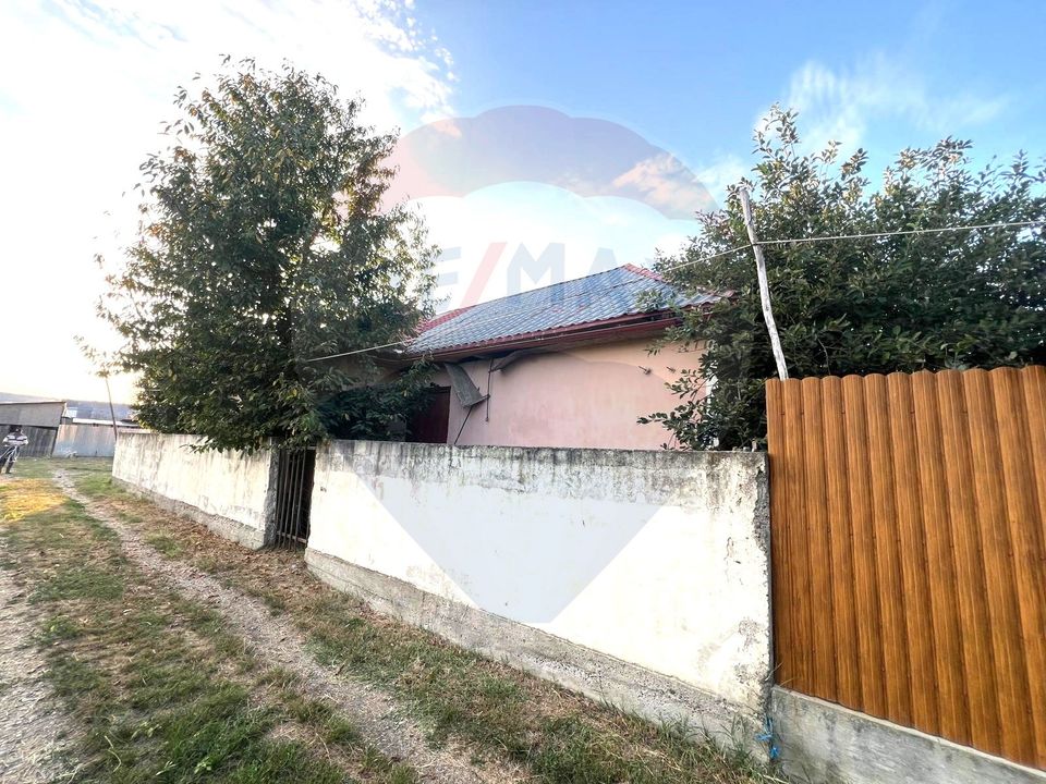 Casă de vânzare 3 camere - com. Letea Veche- sat. Holt