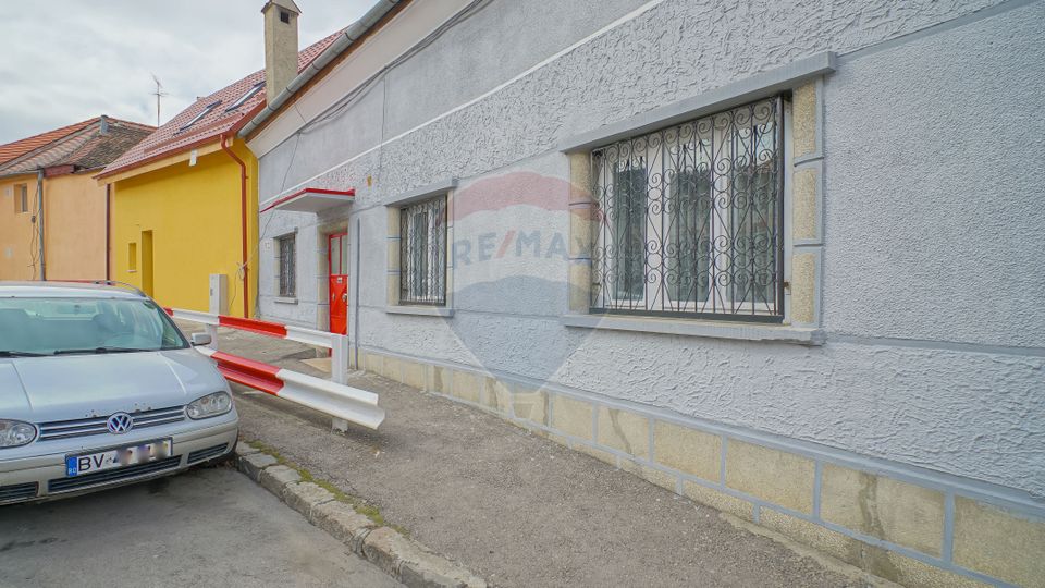 REZERVATA! Casă cu 3 camere, terasă, pod mansardabil, Centrul Istoric