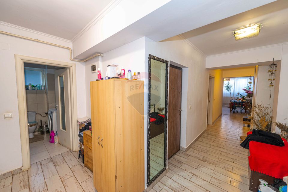 Apartament deosebit 3 camere, decomandat, vanzare, 100mp curte proprie