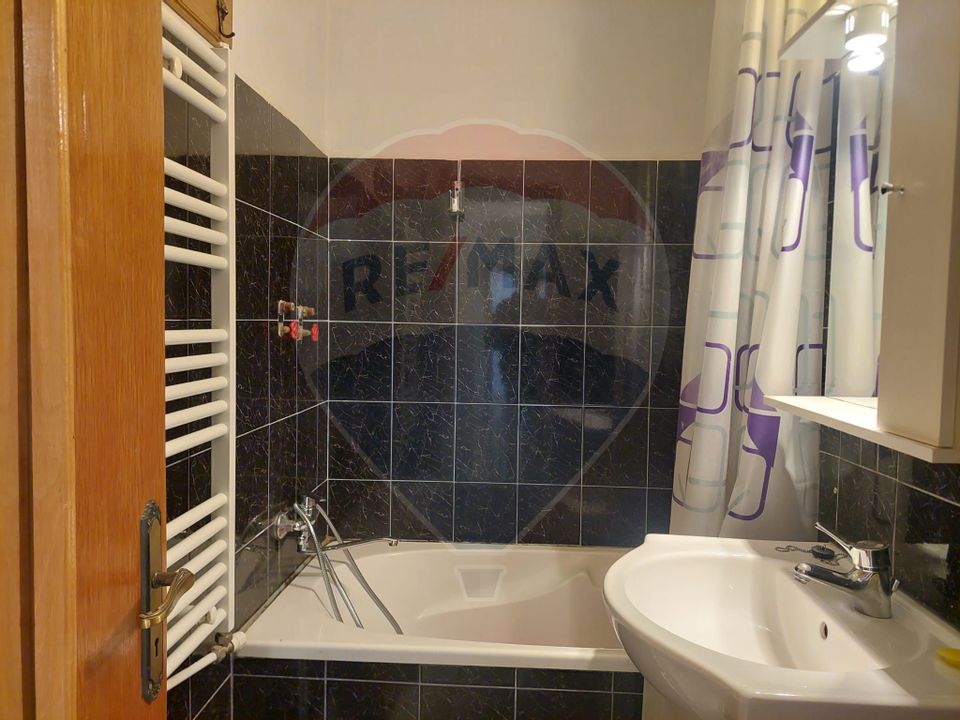 Apartament cu 3 camere de vanzare