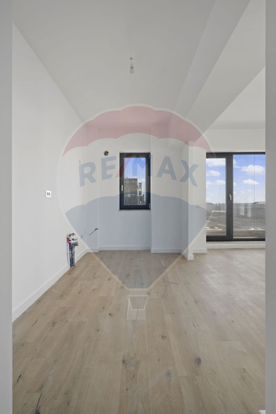 Large 2-room apartment for sale in Pipera area