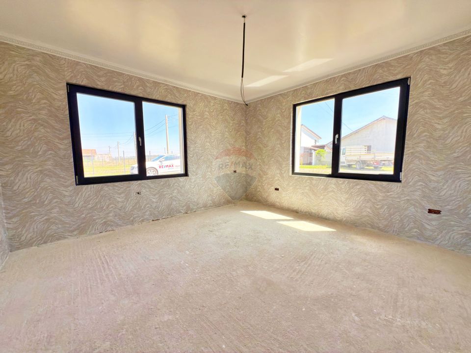 Casă cu 3 camere de vânzare loc. Frumușeni, jud. Arad