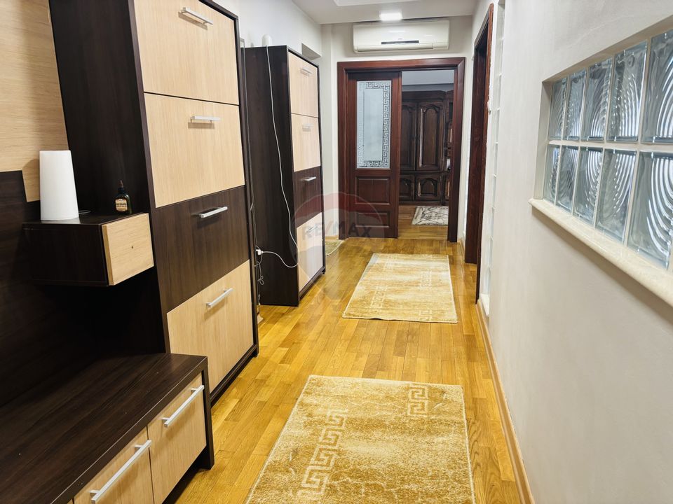 Apartament de închiriat cu 4 camere, 2 băi, str. Gh. Costaforu, Oradea