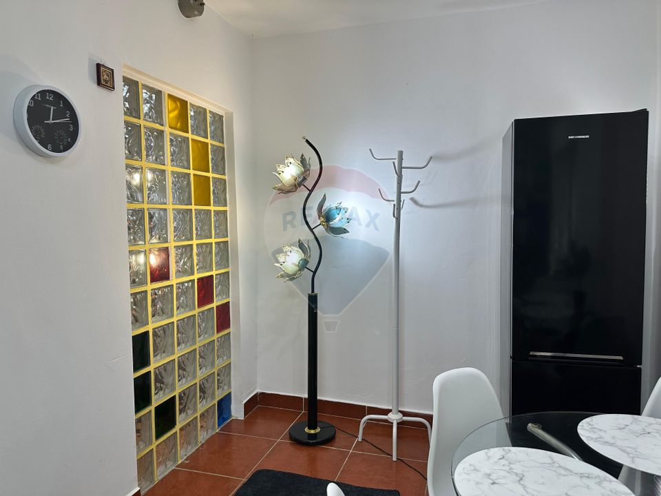 Apartament cu 3 camere de închiriat în Andrei Mureșanu