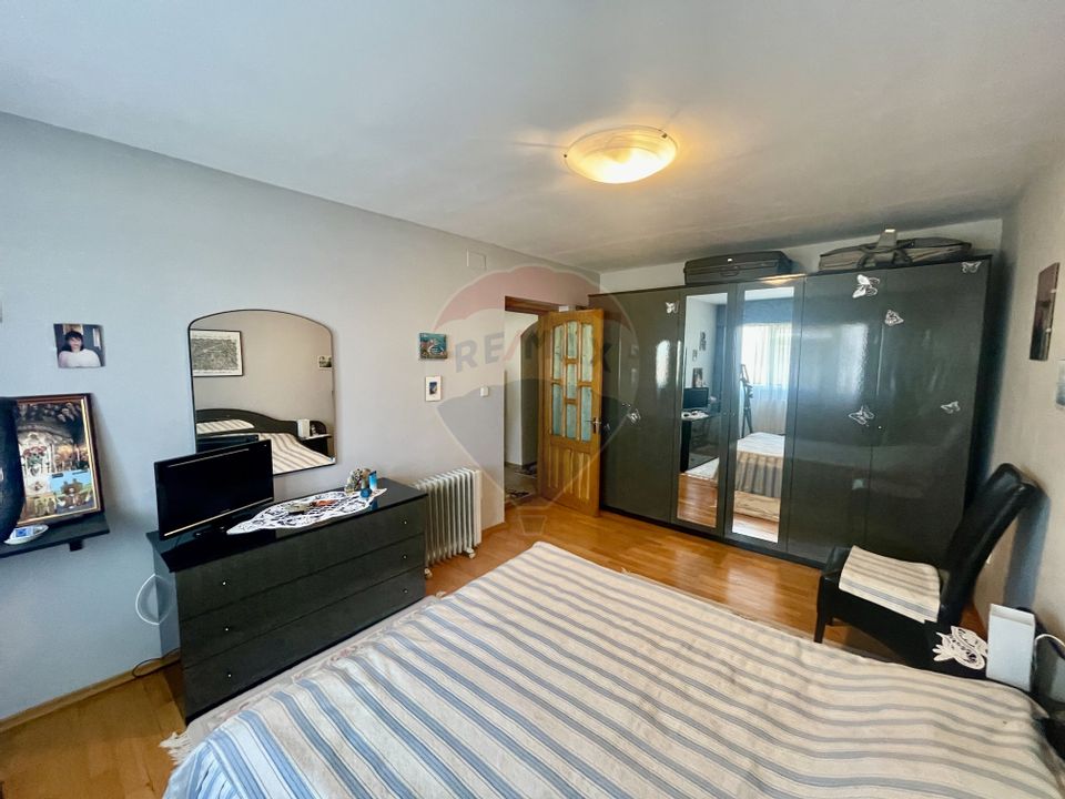 4 room Apartment for sale, Est area
