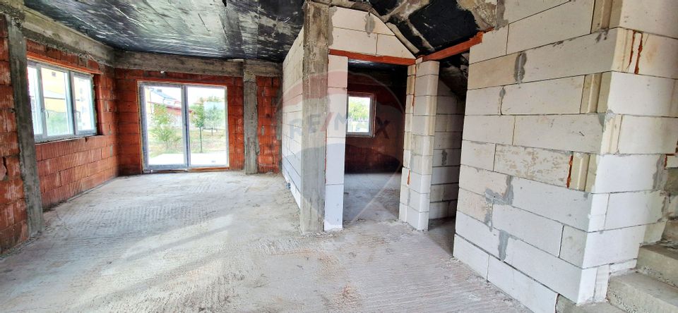 4 room House / Villa for sale